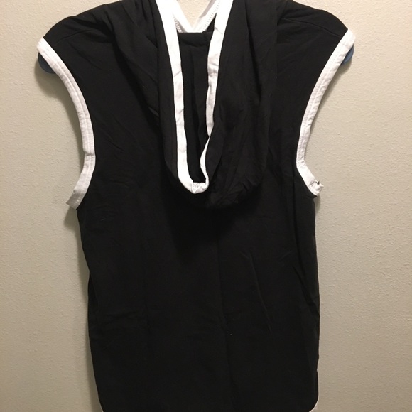 Tank top with hood - Picture 2 of 2